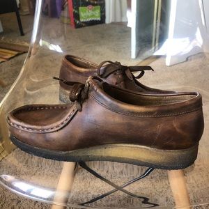 Women’s 9 Clark’s Wallabees